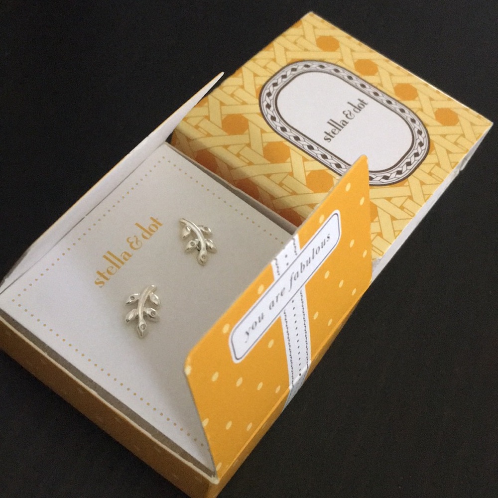Stella & Dot Laurel Studs